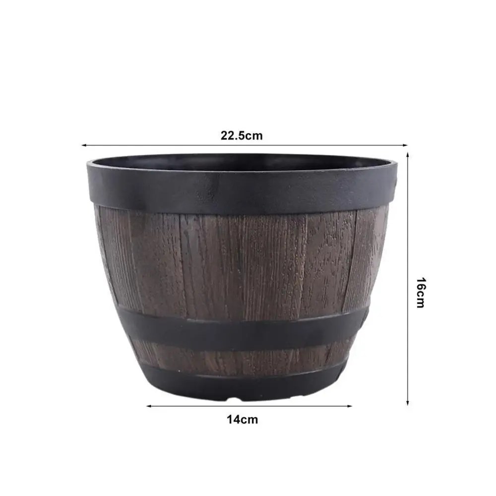 Blumentopf in Holzfass-Optik mit dunklen Zierreifen – Braun