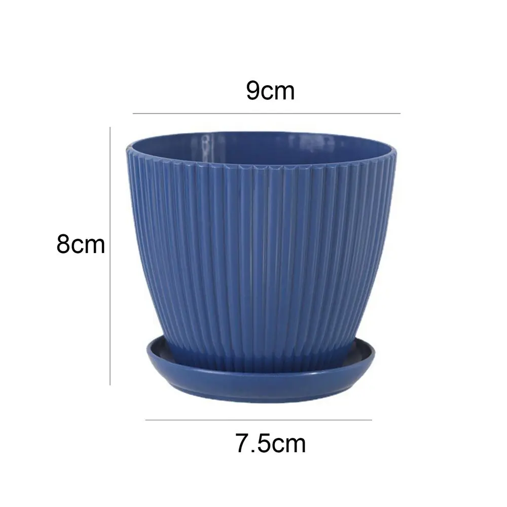 Blumentopf Kunststoff weiß mit Rillen und Untersetzer – Marineblau